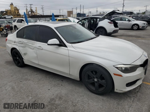 2013 BMW 3 Series 328i z VIN WBA3C1C58DF436922, wystawiony jako Copart lot #55897625 z przebiegiem 88 910 mil mil oraz Szkoda całkowita • Salvage title. Historia ofert i sprzedaży dostępna na DreamBid. Obrazek 4.