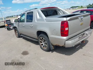 2007 Chevrolet Avalanche 1LT z VIN 3GNFK123X7G171093, wystawiony jako IAAI lot #42766281 z przebiegiem 307 643 mil mil oraz . Historia ofert i sprzedaży dostępna na DreamBid. Obrazek 3.