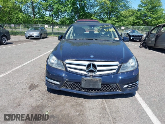 2013 Mercedes-Benz C 300 Sport z VIN WDDGF8AB6DR265878, wystawiony jako IAAI lot #42305750 z przebiegiem 138 585 mil mil oraz . Historia ofert i sprzedaży dostępna na DreamBid. Obrazek 12.