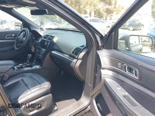 2019 Ford Explorer XLT z VIN 1FM5K7D85KGA73010, wystawiony jako IAAI lot #42397982 z przebiegiem 80 885 mil mil oraz . Historia ofert i sprzedaży dostępna na DreamBid. Obrazek 5.
