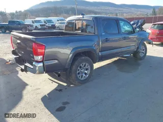 2017 Toyota Tacoma SR5 with VIN 5TFCZ5AN0HX063077, listed as a IAAI auction lot 41887043 with 142,015 mi miles. Bid and sale history available at carsss.com. Image 4.