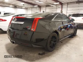 2011 Cadillac CTS Performance z VIN 1G6DL1ED3B0100075, wystawiony jako IAAI lot #41392627 z przebiegiem 124 775 mil mil oraz . Historia ofert i sprzedaży dostępna na DreamBid. Obrazek 4.