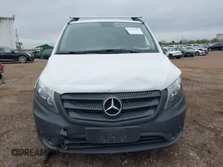 2021 Mercedes-Benz Metris Cargo z VIN W1YV0CEY8M3839772, wystawiony jako IAAI lot #42173555 z przebiegiem 97 502 mil mil oraz . Historia ofert i sprzedaży dostępna na DreamBid. Obrazek 12.