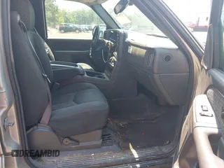 2004 Chevrolet Avalanche Z71 with VIN 3GNEK12T54G300283, listed as a IAAI auction lot 42662465 with 187,834 mi miles and . Bid and sale history available at DreamBid. Image 5.