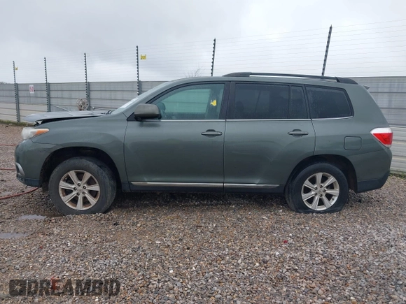 2013 Toyota Highlander with VIN 5TDZA3EH5DS038119, listed as a IAAI auction lot 41753356 with Not Provided miles and . Bid and sale history available at DreamBid. Image 14.