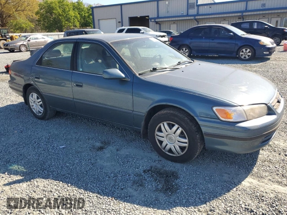 2001 Toyota Camry CE with VIN 4T1BG22K81U768006, listed as a Copart auction lot 50497335 with 187,898 mi miles and Salvage Title. Bid and sale history available at carsss.com. Image 4.