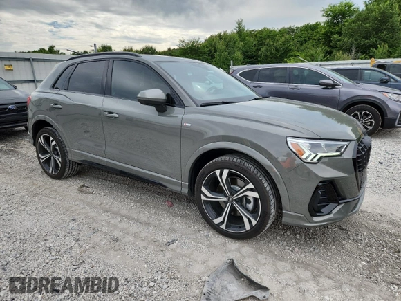 2024 Audi Q3 S line Premium Plus z VIN WA1EECF39R1107785, wystawiony jako Copart lot #63431915 z przebiegiem 14 657 mil mil oraz Szkoda całkowita • Salvage title. Historia ofert i sprzedaży dostępna na DreamBid. Obrazek 4.