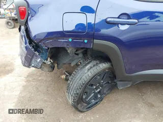 2018 Jeep Renegade Trailhawk with VIN ZACCJBCB6JPH00636, listed as a IAAI auction lot 41490206 with 111,373 mi miles. Bid and sale history available at carsss.com. Image 6.