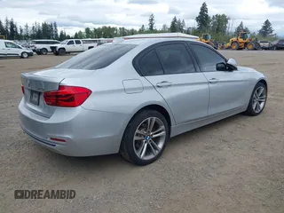 2017 BMW 3 Series 320i xDrive с VIN WBA8A3C36HK692592, выставлен на аукционе IAAI как лот 42218917 с пробегом 72 344 миль миль и . История ставок и продаж доступна на DreamBid. Изображение 4.
