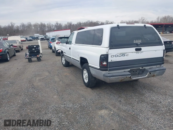1996 Dodge 1500 z VIN 1B7HC16Y7TS692599, wystawiony jako IAAI lot #41897126 z przebiegiem 113 562 mil mil oraz . Historia ofert i sprzedaży dostępna na DreamBid. Obrazek 3.