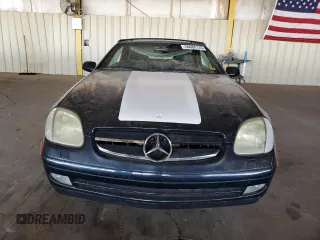 1998 Mercedes-Benz SLK 230/320 z VIN WDBKK47F5WF041183, wystawiony jako Copart lot #50688135 z przebiegiem 138 392 mil mil oraz Szkoda całkowita • Salvage title. Historia ofert i sprzedaży dostępna na DreamBid. Obrazek 5.