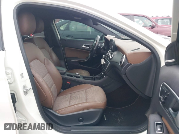 2015 Mercedes-Benz GLA 250 z VIN WDCTG4GB7FJ036868, wystawiony jako IAAI lot #41683576 z przebiegiem 100 975 mil mil oraz . Historia ofert i sprzedaży dostępna na DreamBid. Obrazek 5.
