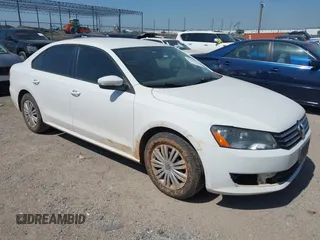 2014 Volkswagen Passat S z VIN 1VWAS7A34EC084536, wystawiony jako IAAI lot #42319064 z przebiegiem 96 732 mil mil oraz . Historia ofert i sprzedaży dostępna na DreamBid. Obrazek 1.