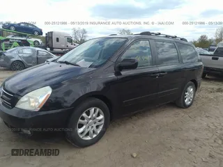 2008 Kia Sedona LX with VIN KNDMB233186202061, listed as a IAAI auction lot 25121986 with 140,688 mi miles. Bid and sale history available at carsss.com. Image 2.