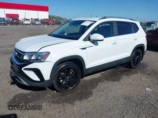 2022 Volkswagen Taos SE z VIN 3VVRX7B2XNM076678, wystawiony jako IAAI lot #42323230 z przebiegiem 23 619 mil mil oraz . Historia ofert i sprzedaży dostępna na DreamBid. Obrazek 18.