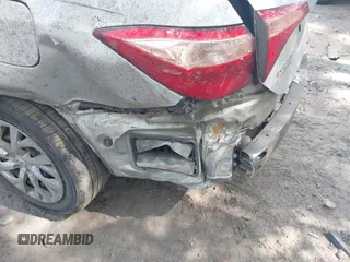 2018 Toyota Corolla L z VIN 5YFBURHE7JP812470, wystawiony jako IAAI lot #42183208 z przebiegiem 243 880 mil mil oraz . Historia ofert i sprzedaży dostępna na DreamBid. Obrazek 6.
