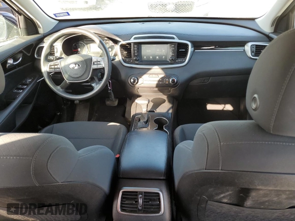 2020 Kia Sorento LX z VIN 5XYPG4A35LG671902, wystawiony jako Copart lot #49855845 z przebiegiem 94 537 mil mil oraz Czysty tytuł • Clean title. Historia ofert i sprzedaży dostępna na DreamBid. Obrazek 8.