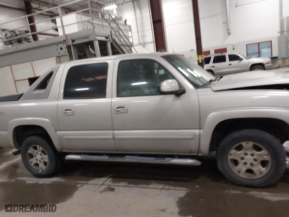 2005 Chevrolet Avalanche Z71 with VIN 3GNEK12Z55G253357, listed as a IAAI auction lot 41425074 with 203,933 mi miles. Bid and sale history available at carsss.com. Image 13.