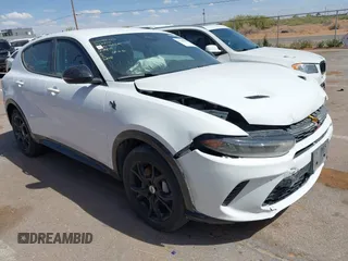 2024 Dodge Hornet R/T with VIN ZACPDFCWXR3A30157, listed as a IAAI auction lot 42201097 with 21,854 mi miles. Bid and sale history available at carsss.com. Image 1.