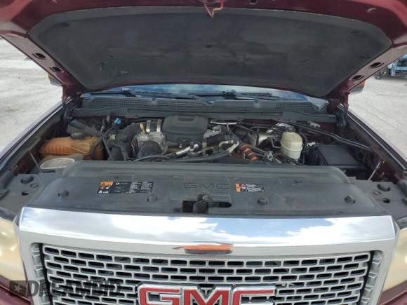 2015 GMC Sierra 2500HD Denali z VIN 1GT120E88FF102231, wystawiony jako Copart lot #54654565 z przebiegiem 305 654 mil mil oraz Czysty tytuł • Clean title. Historia ofert i sprzedaży dostępna na DreamBid. Obrazek 11.