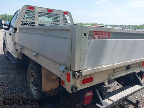 2017 Ford Super Duty F-250 SRW XL with VIN 1FDBF2A60HEC81863, listed as a IAAI auction lot 42122495 with 70,532 mi miles. Bid and sale history available at carsss.com. Image 3.