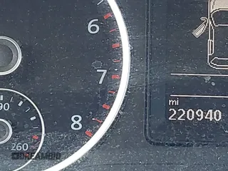 2014 Volkswagen Tiguan SE z VIN WVGAV3AX7EW541355, wystawiony jako IAAI lot #42032798 z przebiegiem 220 940 mil mil oraz . Historia ofert i sprzedaży dostępna na DreamBid. Obrazek 7.