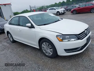 2015 Volkswagen Passat Wolfsburg Edition z VIN 1VWAS7A36FC022590, wystawiony jako IAAI lot #42310685 z przebiegiem 116 348 mil mil oraz . Historia ofert i sprzedaży dostępna na DreamBid. Obrazek 1.