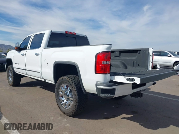 2016 GMC Sierra 2500HD Denali z VIN 1GT12UE89GF172877, wystawiony jako IAAI lot #41807741 z przebiegiem 36 719 mil mil oraz . Historia ofert i sprzedaży dostępna na DreamBid. Obrazek 3.