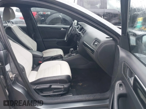 2015 Volkswagen Jetta SE с VIN 3VWD17AJ7FM320420, выставлен на аукционе IAAI как лот 41495266 с пробегом 132 031 миль миль и . История ставок и продаж доступна на DreamBid. Изображение 5.