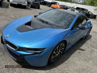2014 BMW i8 z VIN WBY2Z2C57EVX64471, wystawiony jako IAAI lot #42244494 z przebiegiem 102 064 mil mil oraz . Historia ofert i sprzedaży dostępna na DreamBid. Obrazek 2.