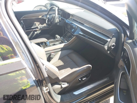 2019 Audi A8 z VIN WAU8DAF83KN006534, wystawiony jako IAAI lot #41712610 z przebiegiem 52 263 mil mil oraz . Historia ofert i sprzedaży dostępna na DreamBid. Obrazek 5.