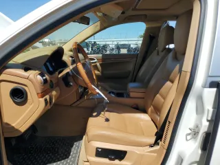 2006 Porsche Cayenne z VIN WP1AA29P36LA22013, wystawiony jako Copart lot #58748915 z przebiegiem 164 710 mil mil oraz Szkoda całkowita • Salvage title. Historia ofert i sprzedaży dostępna na DreamBid. Obrazek 7.