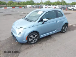 2015 FIAT 500e z VIN 3C3CFFGE1FT503214, wystawiony jako IAAI lot #42260391 z przebiegiem 52 403 mil mil oraz . Historia ofert i sprzedaży dostępna na DreamBid. Obrazek 2.