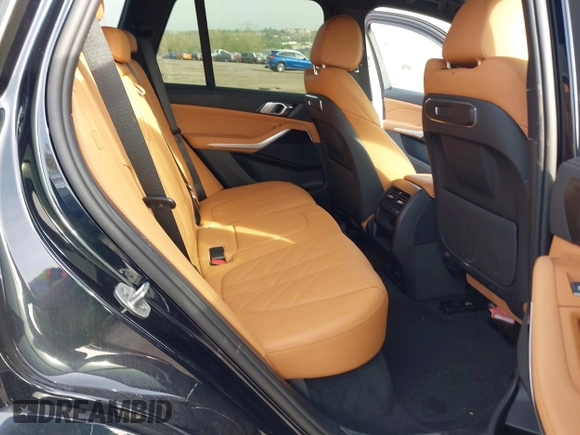 2025 BMW X5 xDrive40i z VIN 5UX23EU04S9Y37497, wystawiony jako IAAI lot #42124797 z przebiegiem 6 256 mil mil oraz . Historia ofert i sprzedaży dostępna na DreamBid. Obrazek 8.