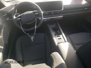 2023 Hyundai Ioniq 6 SEL z VIN KMHM34AA7PA032189, wystawiony jako Copart lot #71499803 z przebiegiem 2848 mil mil oraz . Historia ofert i sprzedaży dostępna na DreamBid. Obrazek 8.