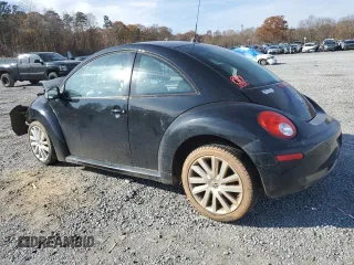 2008 Volkswagen New Beetle Coupe S with VIN 3VWRG31CX8M522475, listed as a Copart auction lot 82688924 with Not Provided miles and Salvage Title. Bid and sale history available at carsss.com. Image 2.