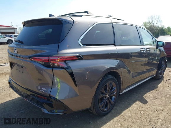 2022 Toyota Sienna XSE with VIN 5TDXRKEC2NS108482, listed as a IAAI auction lot 42061126 with 47,915 mi miles and . Bid and sale history available at DreamBid. Image 4.