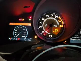 2014 Ferrari F12 z VIN ZFF74UHT5E0203242, wystawiony jako Copart lot #39032483 z przebiegiem 7926 mil mil oraz Szkody całkowita. Historia ofert i sprzedaży dostępna na DreamBid. Obrazek 9.