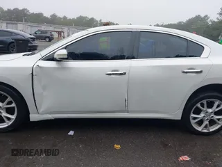 2013 Nissan Maxima SV z VIN 1N4AA5AP2DC820343, wystawiony jako IAAI lot #42520118 z przebiegiem 89 078 mil mil oraz . Historia ofert i sprzedaży dostępna na DreamBid. Obrazek 14.
