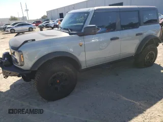 2022 Ford Bronco with VIN 1FMEE5DP2NLB19908, listed as a Copart auction lot 71502993 with 10,887 mi miles. Bid and sale history available at carsss.com. Image 1.
