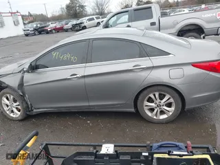 2013 Hyundai Sonata SE with VIN 5NPEC4AC6DH600768, listed as a IAAI auction lot 41481940 with 128,921 mi miles. Bid and sale history available at carsss.com. Image 14.