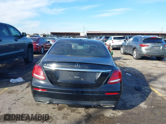 2018 Mercedes-Benz E-Class E 300 with VIN WDDZF4JB0JA299018, listed as a IAAI auction lot 41364406 with 89,697 mi miles. Bid and sale history available at carsss.com. Image 17.
