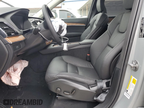 2025 Volvo XC90 Plus with VIN YV4062PE0S1342246, listed as a Copart auction lot 45939605 with 3,511 mi miles and Clean Title. Bid and sale history available at DreamBid. Image 7.