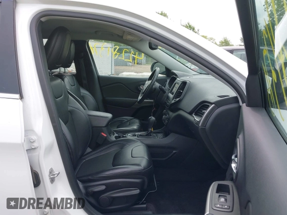 2019 Jeep Cherokee Latitude Plus z VIN 1C4PJLLX8KD160404, wystawiony jako IAAI lot #42281376 z przebiegiem 20 566 mil mil oraz . Historia ofert i sprzedaży dostępna na DreamBid. Obrazek 5.