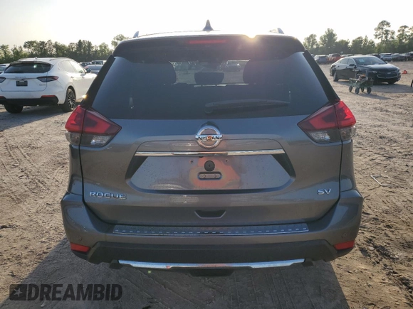 2020 Nissan Rogue SV z VIN JN8AT2MT3LW015576, wystawiony jako Copart lot #56189775 z przebiegiem 43 786 mil mil oraz Szkoda całkowita • Salvage title. Historia ofert i sprzedaży dostępna na DreamBid. Obrazek 6.