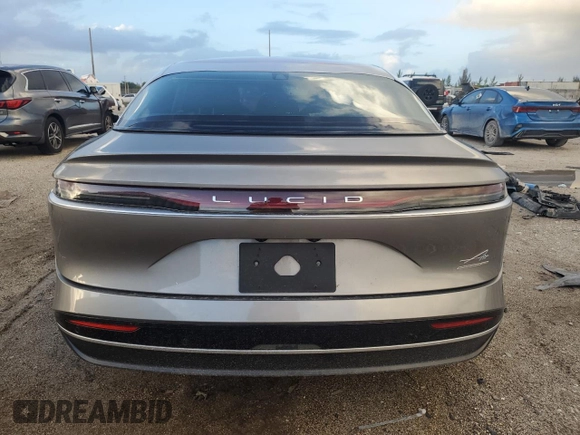 2023 Lucid Air Touring z VIN 50EA1TEA5PA004467, wystawiony jako Copart lot #76620154 z przebiegiem 6 108 mil mil oraz Szkoda całkowita • Salvage title. Historia ofert i sprzedaży dostępna na DreamBid. Obrazek 6.