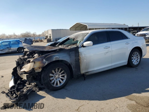 2013 Chrysler 300 z VIN 2C3CCAAGXDH615313, wystawiony jako Copart lot #46552125 z przebiegiem Nie podano mil oraz Szkoda całkowita • Salvage title. Historia ofert i sprzedaży dostępna na DreamBid. Obrazek 1.