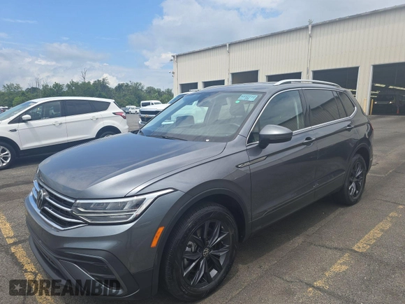 2024 Volkswagen Tiguan SE with VIN 3VV3B7AX6RM103866, listed as a IAAI auction lot 42751181 with 31,978 mi miles and . Bid and sale history available at DreamBid. Image 10.