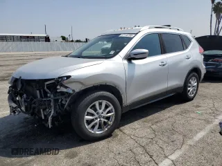2017 Nissan Rogue SV z VIN KNMAT2MT5HP559302, wystawiony jako Copart lot #57118795 z przebiegiem 120 350 mil mil oraz Szkody całkowita. Historia ofert i sprzedaży dostępna na DreamBid. Obrazek 1.