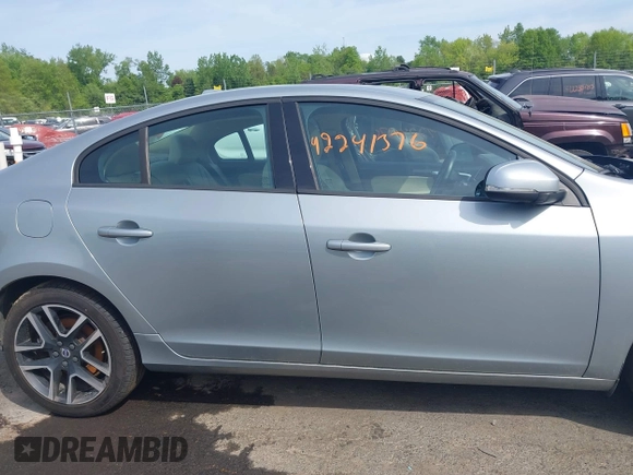 2017 Volvo S60 Dynamic z VIN YV140MTLXH2420132, wystawiony jako IAAI lot #42241376 z przebiegiem 191 292 mil mil oraz . Historia ofert i sprzedaży dostępna na DreamBid. Obrazek 13.
